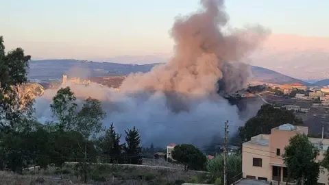 Israeli Air Strikes Hit Southern Lebanon